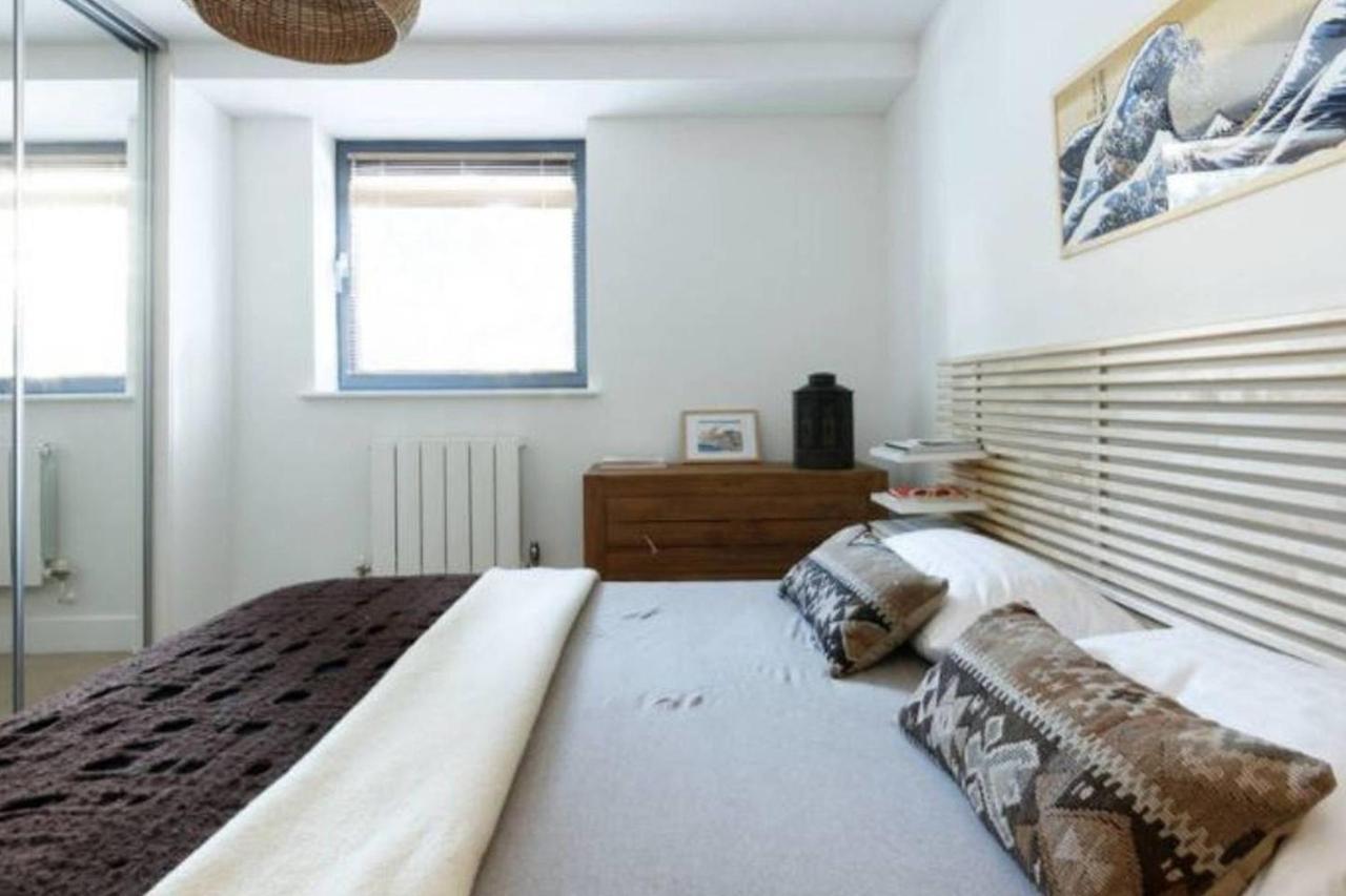 Peaceful Modern 2 Bedroom Flat With Water Views London Luaran gambar