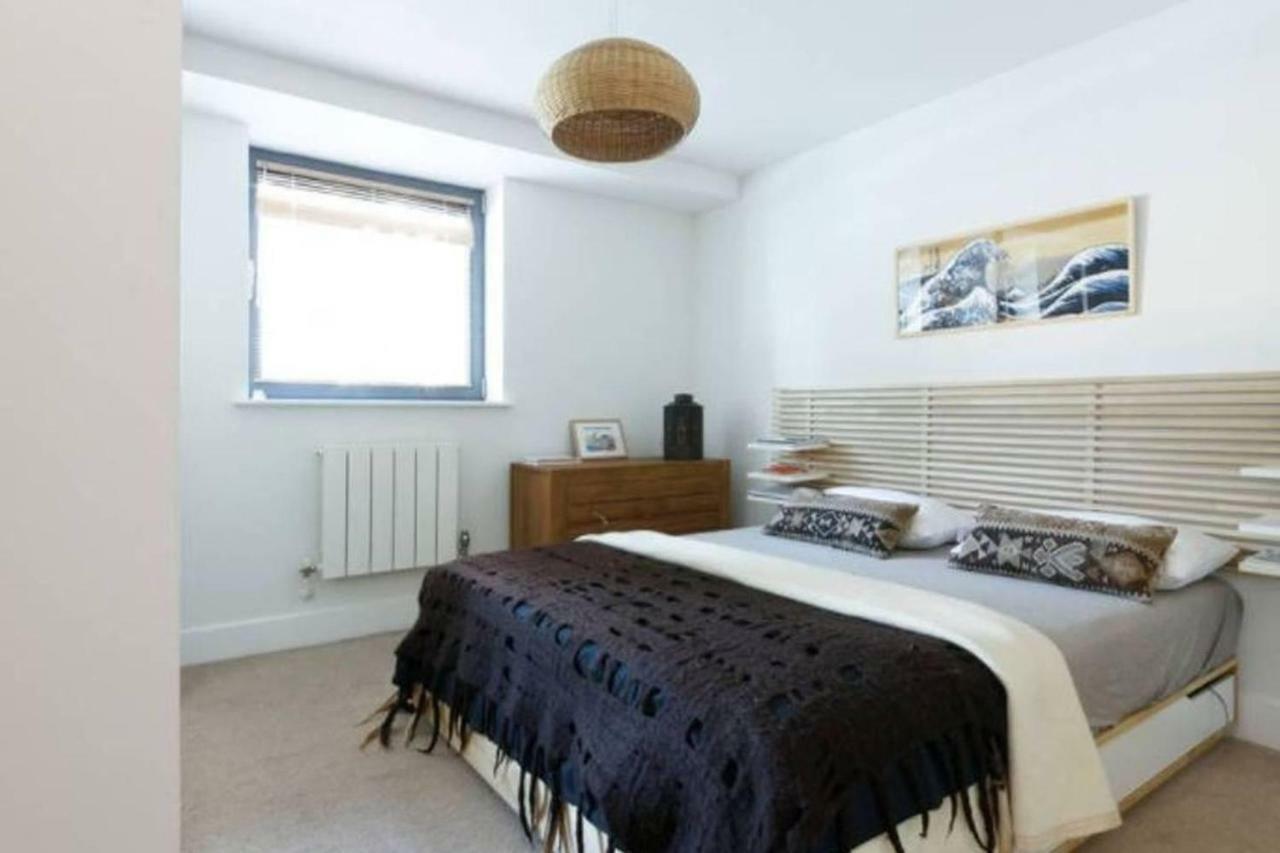 Peaceful Modern 2 Bedroom Flat With Water Views London Luaran gambar